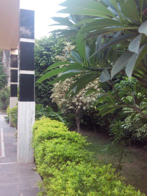 Hotel Kanishka カーンプル エクステリア 写真