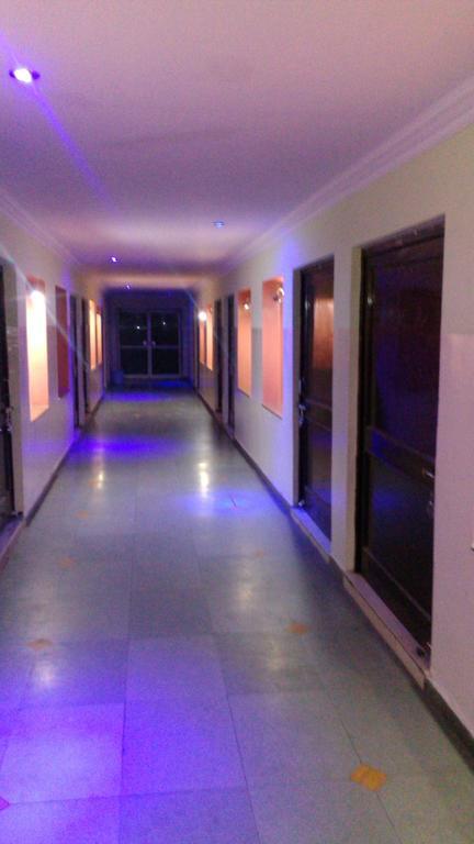 Hotel Kanishka カーンプル エクステリア 写真
